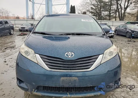 2012 Toyota Sienna Le z USA, uszkodzony, nr VIN 5TDKK3DC0CS257301